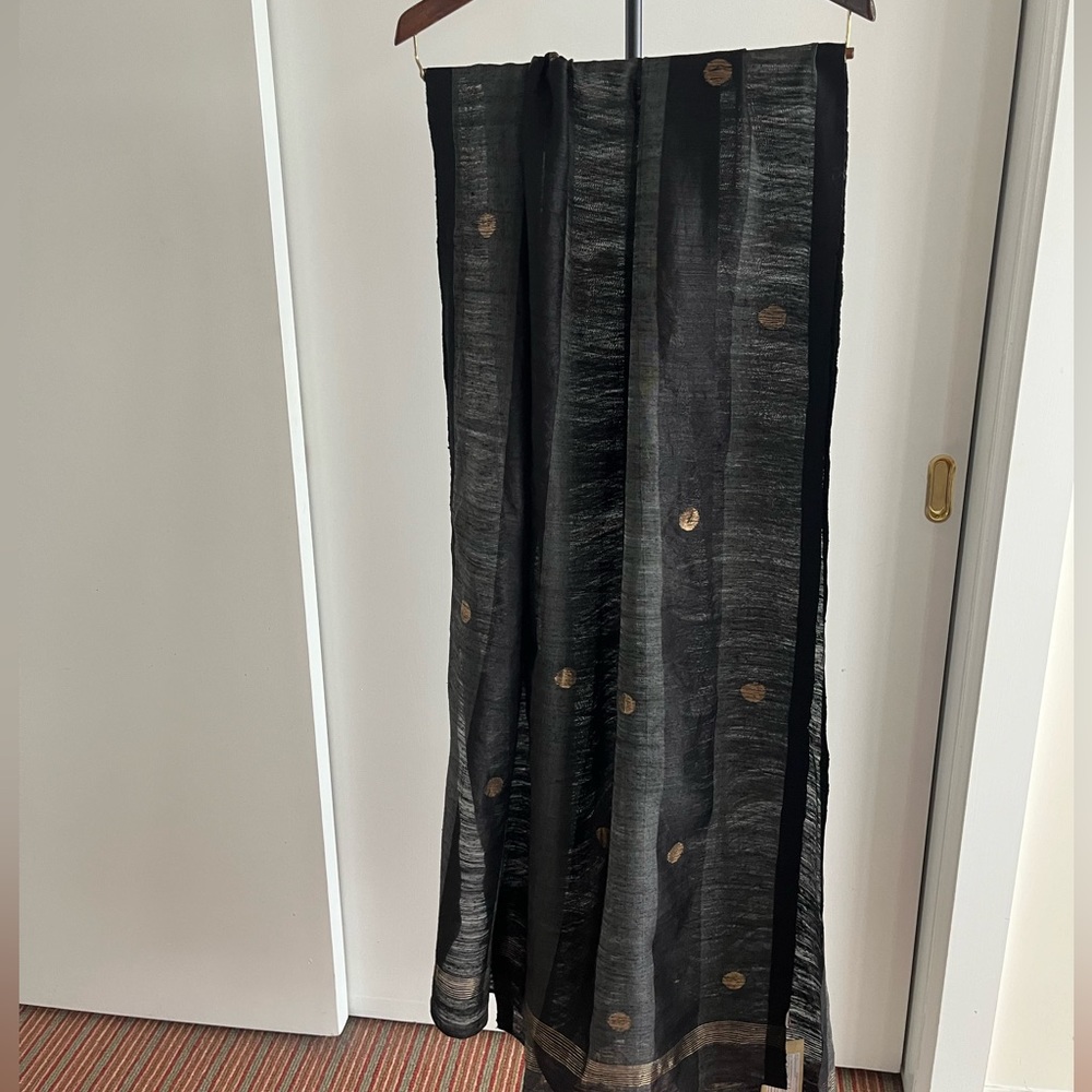 Fabindia 100% Silk Jamdani Handwoven Wrap Dupatta Scarf Shawl Stole Black Gold